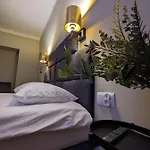 Spacious Two-bedroom In The Center *