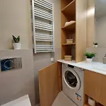 Spacious Two-bedroom In The Center Cracovia