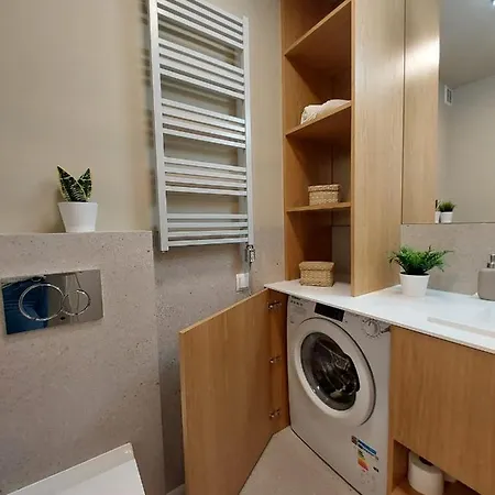 Spacious Two-bedroom In The Center 크라쿠프