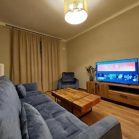 Апартаменты Spacious Two-bedroom In The Center