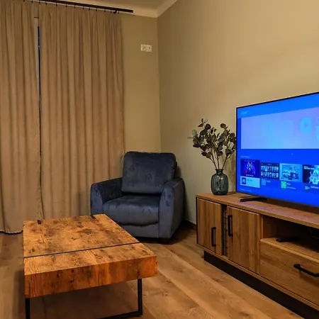 Appartement Spacious Two-bedroom In The Center *