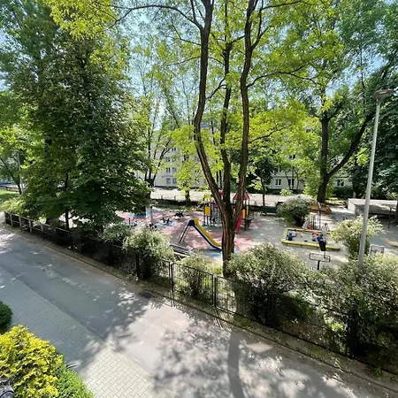 Апартаменти Spacious Two-bedroom In The Center Краків
